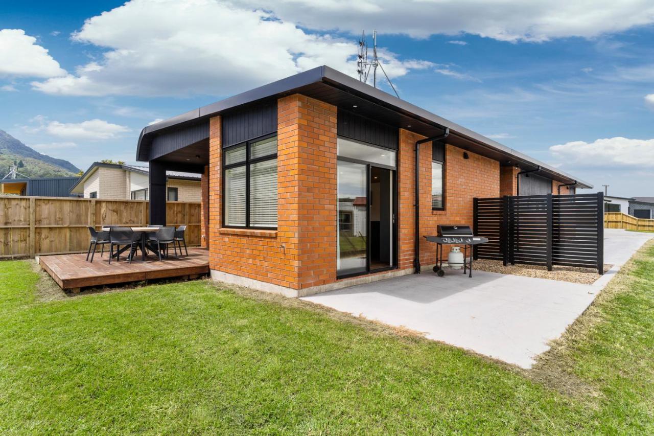 Custom Designed Holiday Home, Next To Cycleway. เตอาโรฮา ภายนอก รูปภาพ