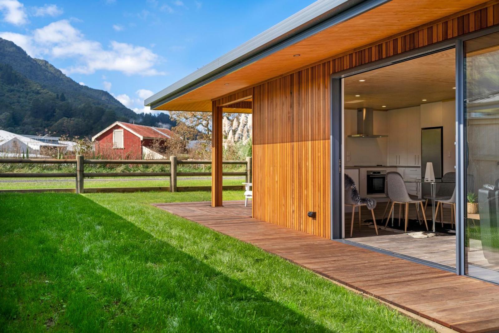 Custom Designed Holiday Home, Next To Cycleway. เตอาโรฮา ภายนอก รูปภาพ